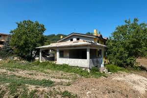 Villa da completare di 450 mq-si valutano permute