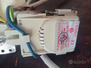 Alimentatore della lavatrice Ariston