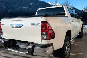Toyota Hilliux 2400