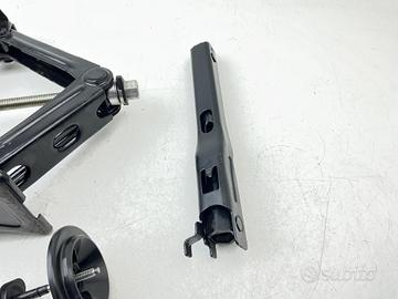 CRIC FORD Fiesta 7° Serie 2176911 D8JA (17>>)