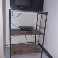 Mobiletto con ripiani