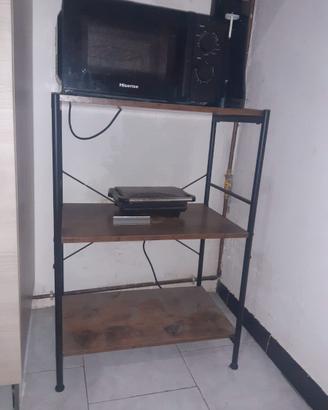 Mobiletto con ripiani