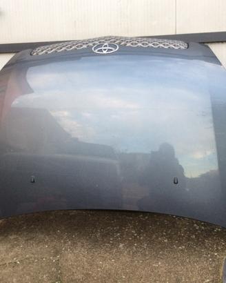 Toyota Yaris cofano fanali ruotino e altro