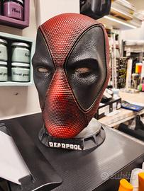 Deadpool Mask dipinta a mano