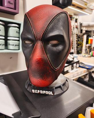 Deadpool Mask dipinta a mano