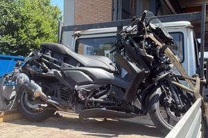 YAMAHA T Max SEHE A 07  INCIDENTATA