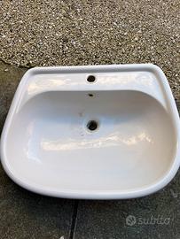 Lavabo di grandi dimensioni