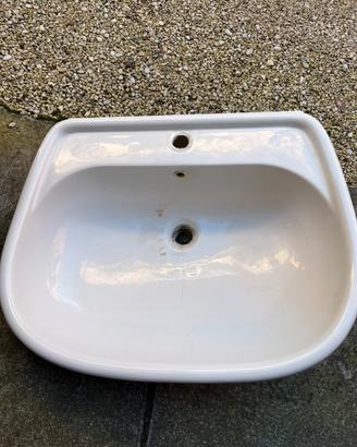 Lavabo di grandi dimensioni