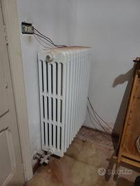 Termosifoni radiatori in ghisa e caldaia metano