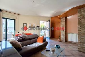 Trecastagni Centro - 3 Vani con Giardinetto