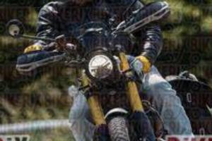 Triumph XE 1200 Permuto