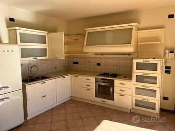 Castagna Cucina in legno e piano in quarzo