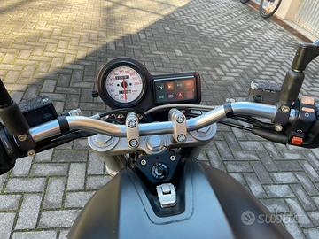 Ducati monster dark 600