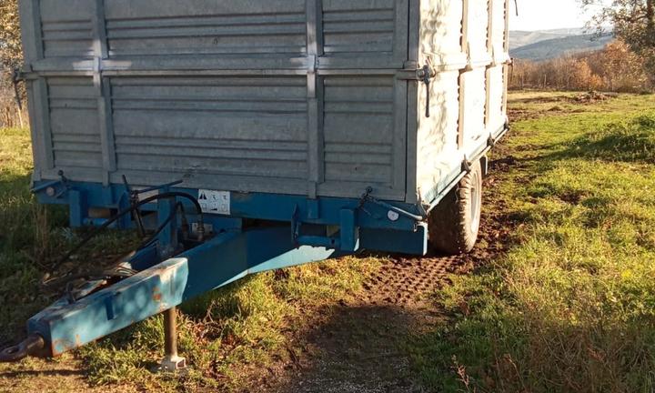 Rimorchio agricolo cassone ribaltabile