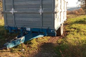 Rimorchio agricolo cassone ribaltabile