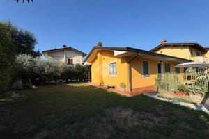 4 LOCALI A MASSA