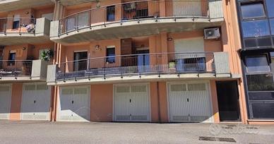 QUADRILOCALE CON GARAGE E CORTE PRIVATA