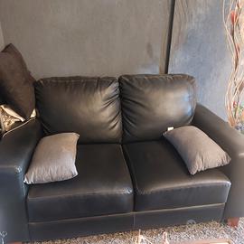 divano nero cm 147 lu x 88 h x 86 la