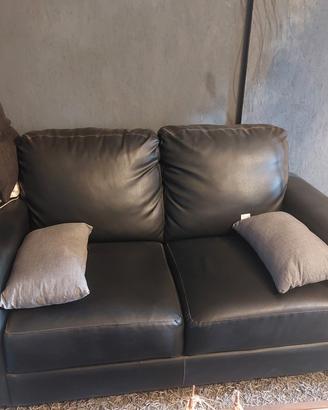 divano nero cm 147 lu x 88 h x 86 la