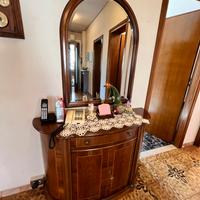 Mobiletto d’entrata con specchio