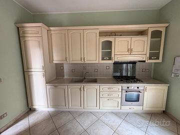 Cucina completa di elettrodomestici