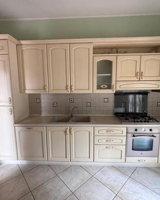 Cucina completa di elettrodomestici
