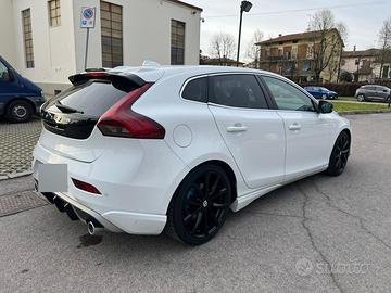 Volvo V40 D2 R- Design