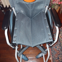 Sedia a rotelle pieghevole