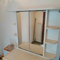 Mobiletto specchio da bagno con mensole e luce