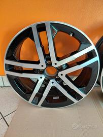 Cerchi da 19 pollici Mercedes  GLB  e GLA.