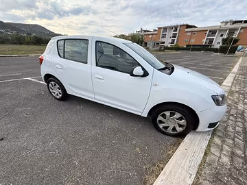 Dacia sandero unipro , pochi km