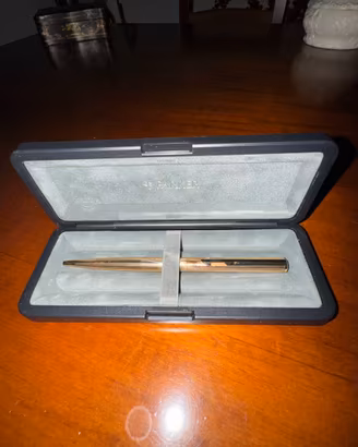 Penna Parker con pennino a sfera placcata d’oro