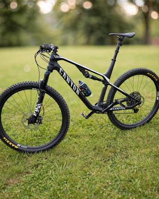 Canyon Lux CF SL 7.0 – XL Carbonio