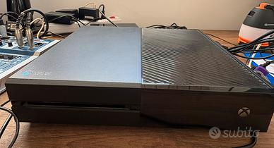 Xbox One 1TB + 2 Controller + 5 Giochi