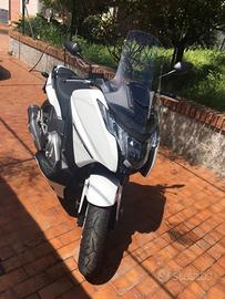 Honda integra 750 s