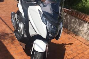 Honda integra 750 s