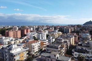 Ampio pentavano con giardino - cantina e box auto