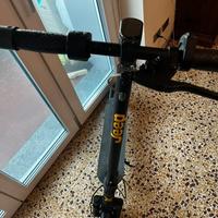 Monopattino elettrico Jeep