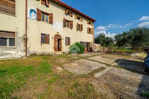 CASA SEMINDIPENDENTE A MONTECCHIA DI CROSARA
