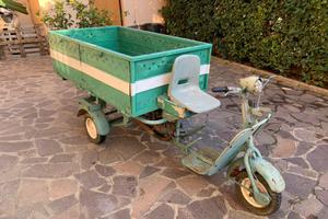 Motorino con cassone posteriore