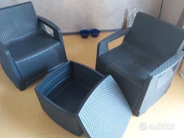 Poltrone in resina con cubo contenitore