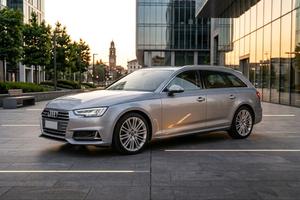 AUDI A4 Avant 2.0 TDI 190cv S-Tronic SPORT