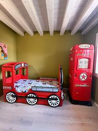 Letto e armadio con scrivania a treno bambino