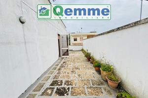 BIFAMILIARE AL PRIMO PIANO CON TERRAZZINO PRIVATO