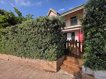 Villetta al piano terra con piscina spiaggia priv