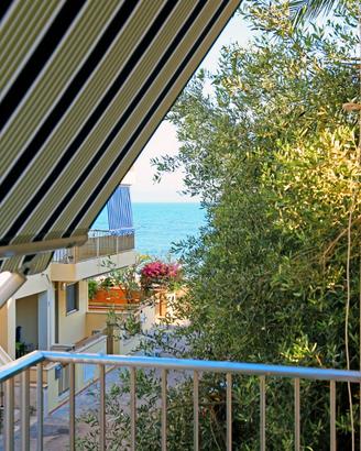 Fronte mare, 5 pax, 15 mt dalla spiaggia, kaucana