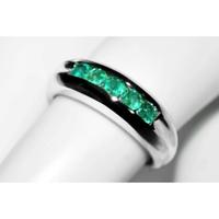 Fede in oro bianco 14k e smeraldi.