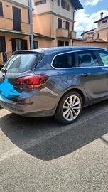 OPEL Astra - 2011