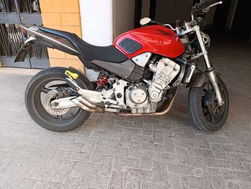 Hornet 900