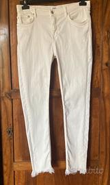 Pantaloni Jeans donna con frangine in fondo